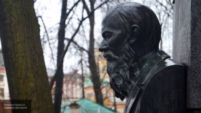 Обновленный памятник Достоевскому в день его рождения открыли в Петербурге