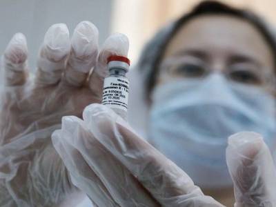 Врач в Кузбассе заразился коронавирусом после прививки
