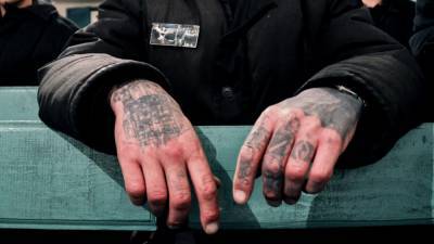 В Астраханской области заключенный с кулаками набросился на врача