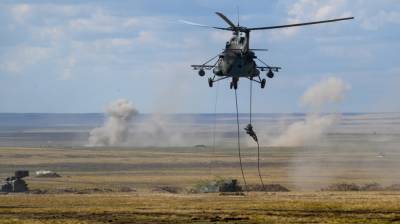 Российские вертолеты задействуют при миротворческой операции в Карабахе