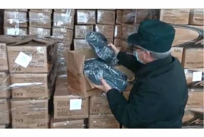 Смоленские таможенники задержали фуру с 11 тоннами китайской обуви