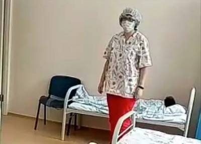 Уволен заведующий больницей в Новосибирске, где медсестра держала ребенка за волосы