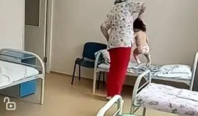 Уволен заведующий больницы, в которой медсестра таскала больного ребенка за волосы