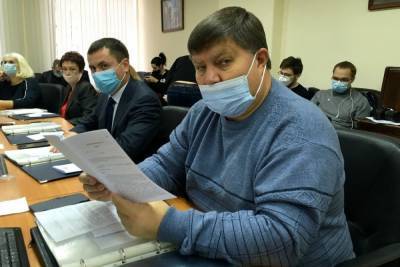Саратовского депутата заподозрили в занятии хиромантией