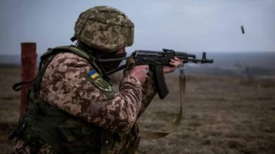"Перемирие" на Донбассе: ранен украинский военнослужащий