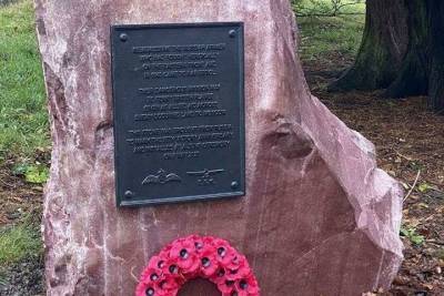В Шотландии установили памятник из карельского кварцита