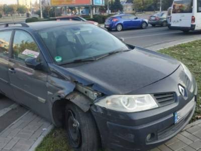 В Николаеве столкнулись Renault и микроавтобус Mercedes