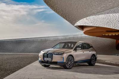 5 секунд до «сотни» и 500 сил: представлен серийный электрокар BMW iX
