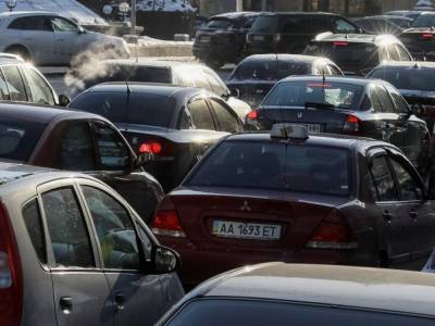 Утренний Киев сковали масштабные пробки