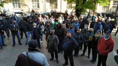 На Украине введен "карантин выходного дня", рестораторы протестуют