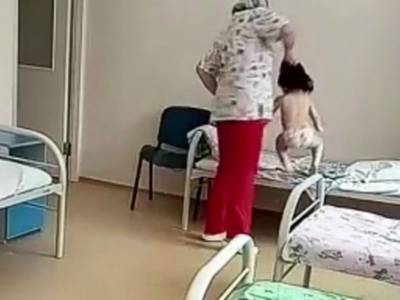 Начальницу медсестер-садисток, избивавших детей в больнице Новосибирска, уволили