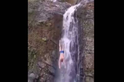 В Сочи турист получил травмы, спрыгнув на Змейковских водопадах «рыбкой»