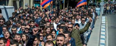 В Армении после митинга задержали десять оппозиционных лидеров