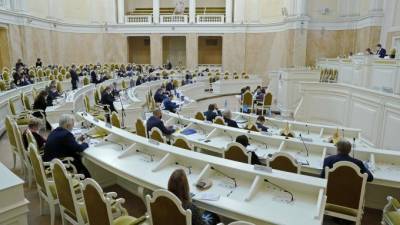 Петербургские депутаты призывают принять федеральный закон о запрете "веселящего газа"