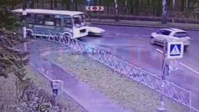 В Павловске отечественная легковушка влетела во внедорожник