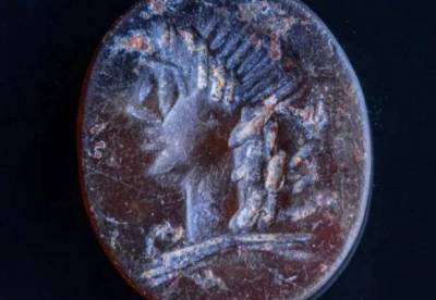 Археологи обнаружили древнюю печать с изображением греческого бога Аполлона