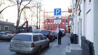 С парковок для инвалидов в Москве эвакуировали машины почти 13 тыс. раз с начала года