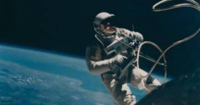 Селфи Базза Олдрина и снимок Нила Армстронга на Луне: на аукционе продадут коллекцию космических фото