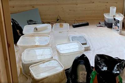 ФСБ накрыла подпольную лабораторию с тонной наркотиков