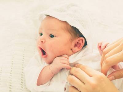 В Черкассах из-за коронавируса женщина родила младенца на улице под больницей