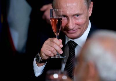 Путин пьет шампанское: какие выводы следуют из мира в Карабахе