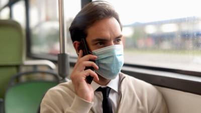 Эксперты: разговоры по телефону в автобусе повышают риск заражения коронавирусом