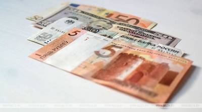 Доллар и евро на торгах 12 ноября подорожали, российский рубль подешевел
