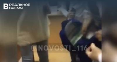 В Казани мать одной из школьниц устроила публичную разборку с одноклассником дочери