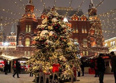 Ёлки не пройдут: Москва отменила новогодние гуляния, регионы берут пример
