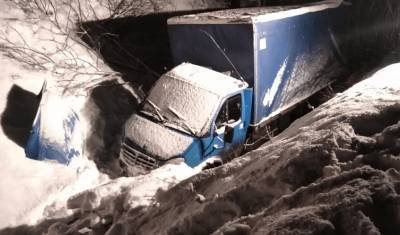 В Башкирии помогли водителю грузовика выбраться из кювета на «Тёщином языке»
