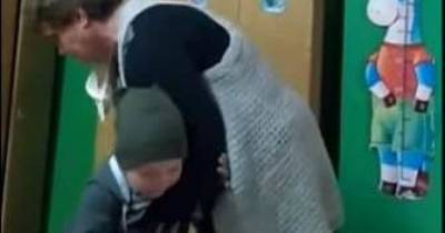 Угрожала и дергала: в Полтавской области воспитательница буквально "втрясала" в штаны ребенка, который не хотел одеваться (видео)