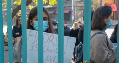 "Где нам жить?!" Жительницы Гадрута возмущены решением о передаче города Азербайджану
