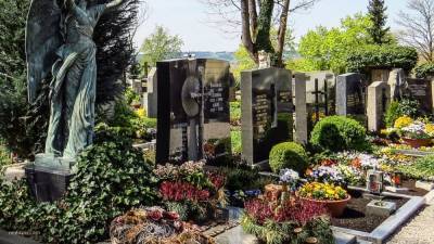 Психолог назвал плюсы захоронения умерших от COVID-19 в стеклянных гробах