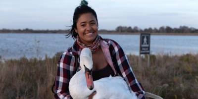 История дня: В Нью-Йорке женщина спасла лебедя. Она преодолела почти 40 километров пешком, на машине и в метро