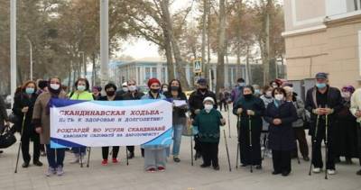 Впервые в Таджикистане! Жители Душанбе занялись скандинавской ходьбой