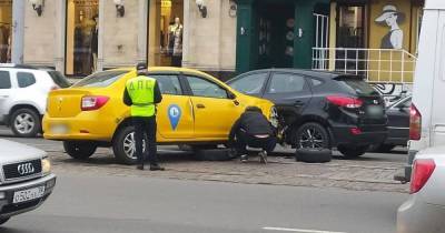 В Калининграде таксист попал в тройное ДТП из-за приступа эпилепсии (фото)