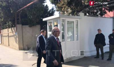 В резиденции посла США проходит встреча лидеров «Грузинской мечты» и оппозиции