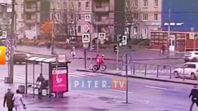 Видео: ДТП на пересечении улицы Джона Рида и проспекта Пятилеток