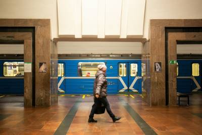 В Санкт-Петербурге в метро человек упал на рельсы