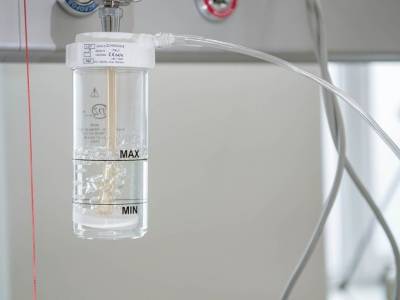 «Везите домой»: в Кемерово медики выписали из ковидной больницы пациентку в коме