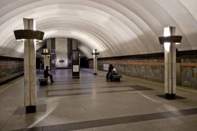 Пассажир упал с платформы на станции метро «Ладожская»