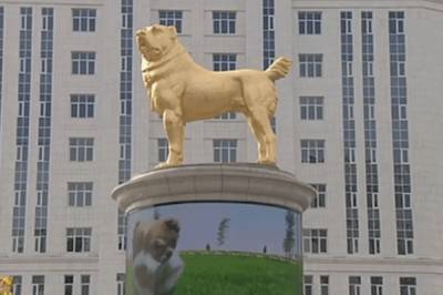 В Туркменистане почетно открыли 15-метровый памятник из золота собаке: видео церемонии