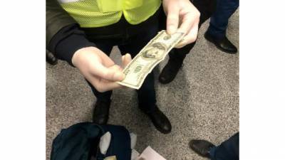 Таможенники в "Борисполе" требовали взятки с пассажиров: с рейса - до $ 4 тысяч