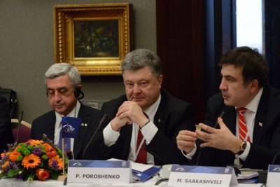 Саакашвили, Порошенко, Пашинян: почему уйти от России без потерь невозможно