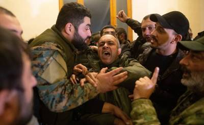 Aktuálně (Чехия): «Мир в Карабахе шокировал армян, и в стране назревает переворот. Победитель — Россия», — говорит эксперт