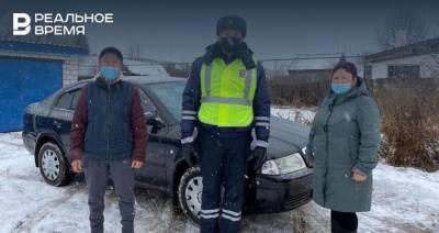В Татарстане сотрудники ГИБДД приняли роды в салоне автомобиля на трассе