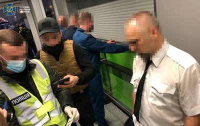 В аэропорту Борисполь таможенников поймали на взятках