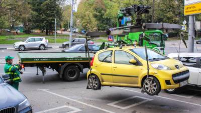 Почти 13 тыс. автомобилей эвакуировали с парковок для инвалидов в Москве с начала года