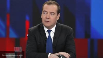 Медведев предложил включить вакцину от COVID—19 в перечень жизненно важных