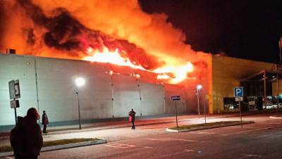 Торговый центр горит в Рязани